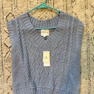 Pink Rose Women's V-Neck Cable Knit Sweater in Gray